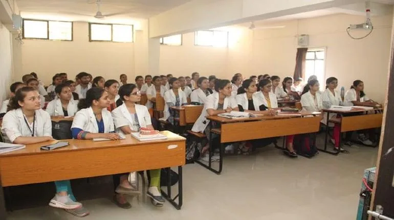 நாமக்கல், திருப்பூர் அரசு மருத்துவ கல்லூரிகளில் கூடுதல் 50 மாணவர் சேர்க்கை இடங்கள் ஒதுக்கீடு...