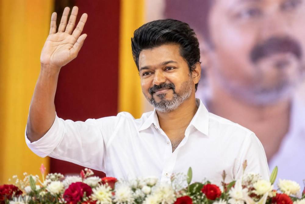 10 விருதுகள் வென்ற தமிழ்த் திரையுலக கலைஞர்களுக்கு முதல்-அமைச்சர் விஜய் வாழ்த்து