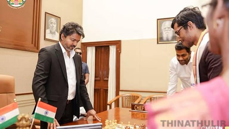 உலக சதுரங்க நாள்: வீரர்கள், பயிற்சியாளர்களுக்கு முதல்-அமைச்சர் விஜய் வாழ்த்து