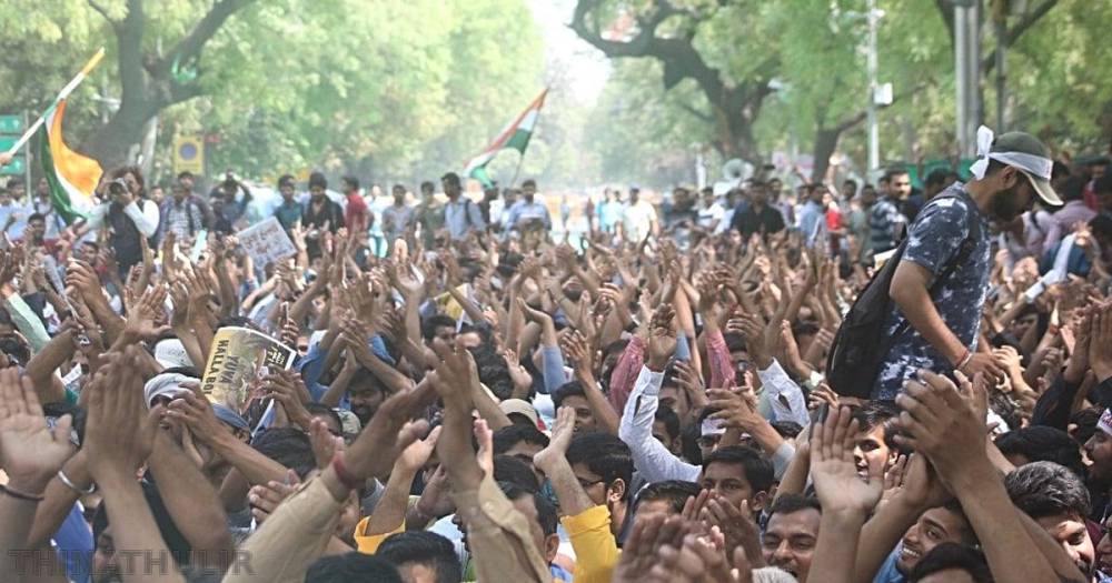 தர்மேந்திர பிரதான் ராஜினாமா: “கரப்பான் பூச்சியைக் கூட சீண்டாதீர்கள்” - கொண்டாட்டத்தில் சி.ஜே.பி. கட்சியினர்