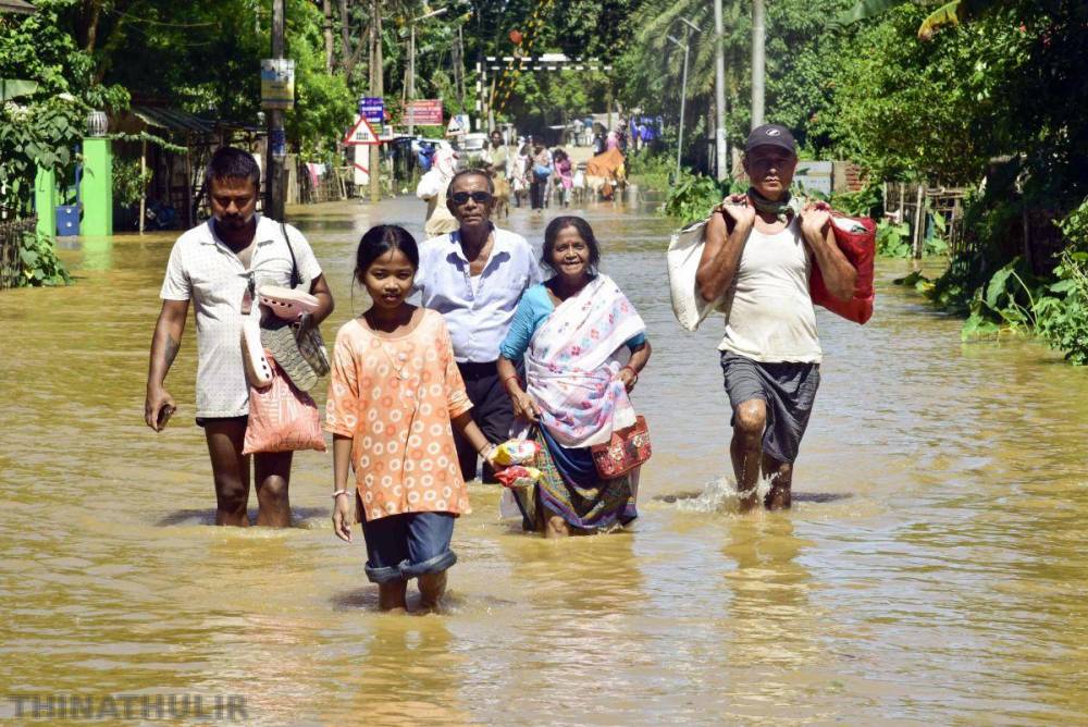 ஒரு கட்சி தவிர... அசாம் வெள்ள நிவாரணத்திற்கு சம்பள தொகையை நன்கொடையாக அளிக்க எம்.எல்.ஏ.க்கள் முடிவு