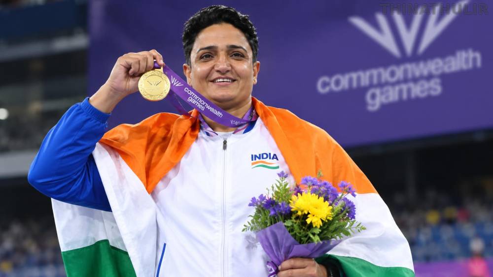 இது என் அம்மாவின் கனவு" - காமன்வெல்த் தங்கத்தை தாய்க்கு அர்ப்பணித்த ஷர்மிளா