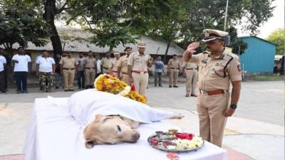 மோப்பநாய் மோக்கா வீர மரணம்: 24 குண்டுகள் முழங்க அரசு இறுதி மரியாதை