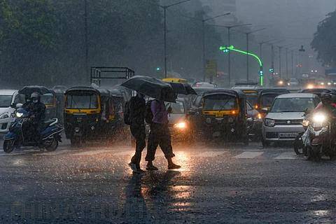 சென்னை உள்ளிட்ட 12 மாவட்டங்களில் இன்று மிதமான மழைக்கு வாய்ப்பு