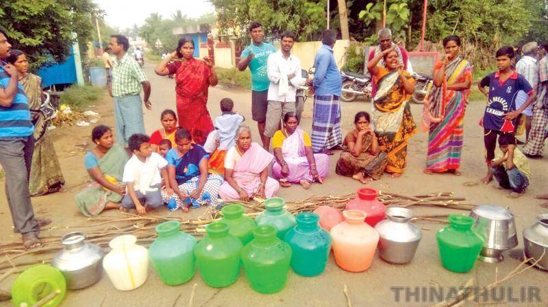 மதுராந்தகத்தில் குடிநீர் தட்டுப்பாடு: காலி குடங்களுடன் பொதுமக்கள் சாலை மறியல்!