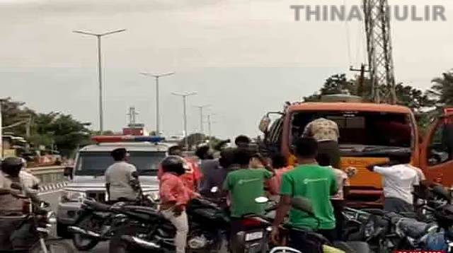 அலங்காநல்லூர் அருகே டேங்கர் லாரி வெறியாட்டம்: மதுபோதை ஓட்டுநரால் தொடர் விபத்து; ஒருவர் பலி