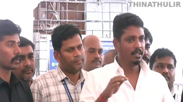ஆன்லைனில்  மஆன்லைன் மதுபான விற்பனை இல்லை; முன்பதிவு வசதி மட்டுமே - அமைச்சர் விக்னேஷ் விளக்கம்துபானம் விற்பனை என்பது தவறானது: அமைச்சர் விக்னேஷ் விளக்கம்