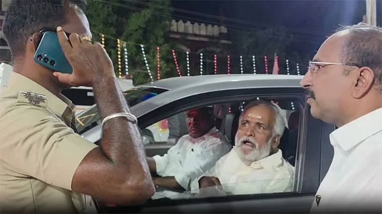 கோவிலுக்கு வந்த சேகர்பாபு வாகனம் தடுத்து நிறுத்தம்... திருத்தணியில் பரபரப்பை ஏற்படுத்திய சம்பவம்