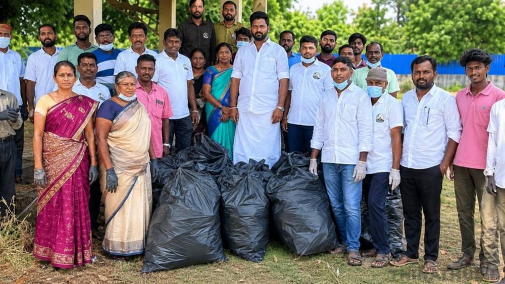 மதுப்பிரியர்களின் புகலிடமாக மாறிய மயானம் சுத்தம்: ‘வீ தி லீடர்ஸ்’ தன்னார்வலர்கள் அதிரடி