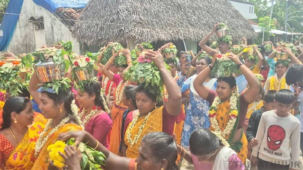 சக்தி மாரியம்மன் கோவில் தீமிதி திருவிழா... காரைக்கால் பேட்டை கிராமத்தில் பால்குட ஊர்வலம்