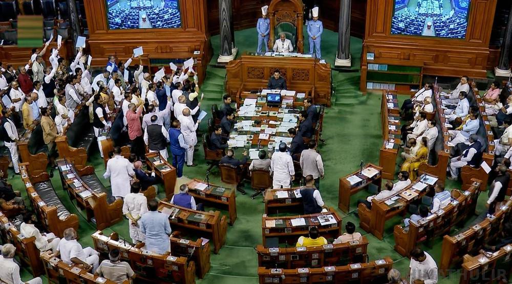 எதிர்க்கட்சிகளின் அமளியால் மக்களவை ஒத்திவைப்பு; மழைக்கால கூட்டத்தொடர் பரபரப்புடன் நிறைவு