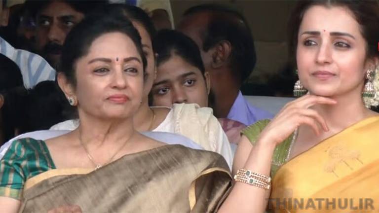 சுதந்திர தின விழாவில் முதல்-அமைச்சர் விஜய்யின் பெற்றோர், நடிகை திரிஷா பங்கேற்பு
