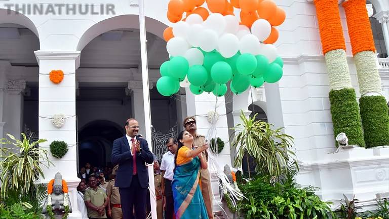 80-வது சுதந்திர தினம்: சென்னை ரிப்பன் கட்டடத்தில் தேசியக் கொடியை ஏற்றி மரியாதை செலுத்திய மேயர் பிரியா