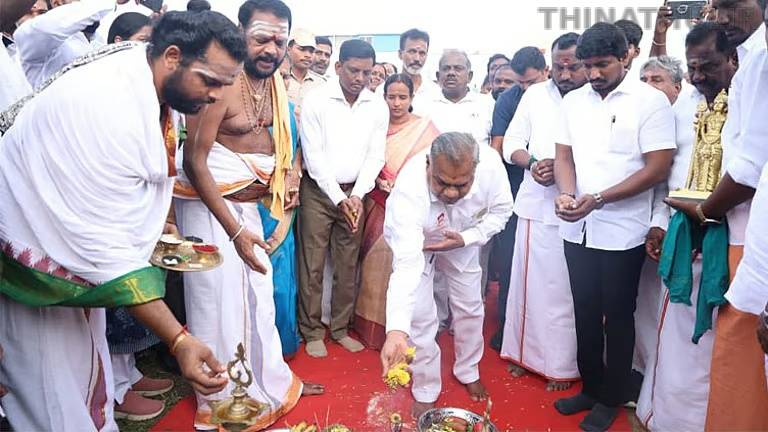 தமிழகத்தில் ரூ.500 கோடி செலவில் நீர்நிலைகள் சீரமைப்பு பணிகள் தொடக்கம்; அமைச்சர் ஆனந்த் அடிக்கல் நாட்டினார்