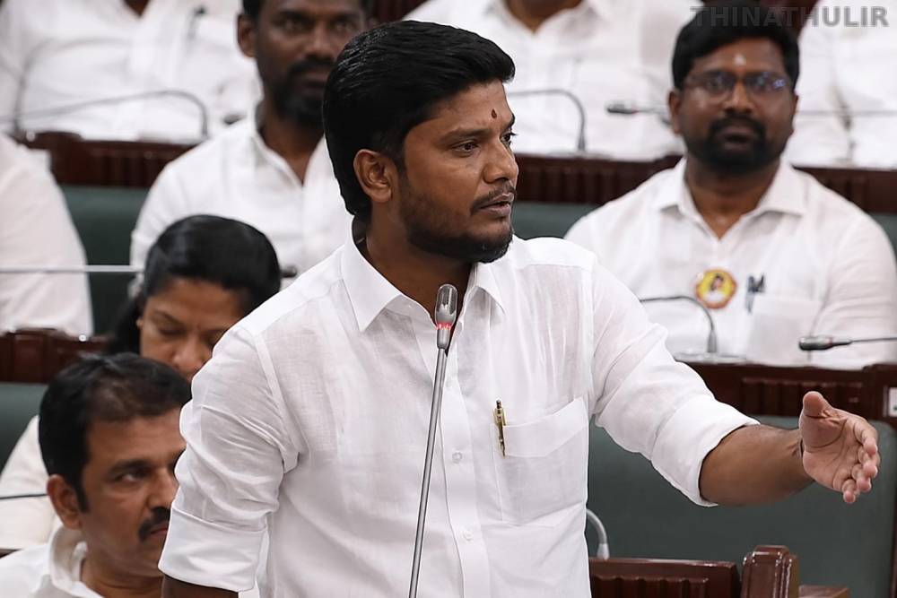 முதல்-அமைச்சர் வரும்போது எதிர்க்கட்சித்தலைவர் எழுந்து நிற்க வேண்டாமா? - அமைச்சர் ரமேஷ் கேள்வி