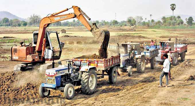 திருமூர்த்தி அணையில் வண்டல் மண் அள்ளும் பணி மீண்டும் தொடக்கம்