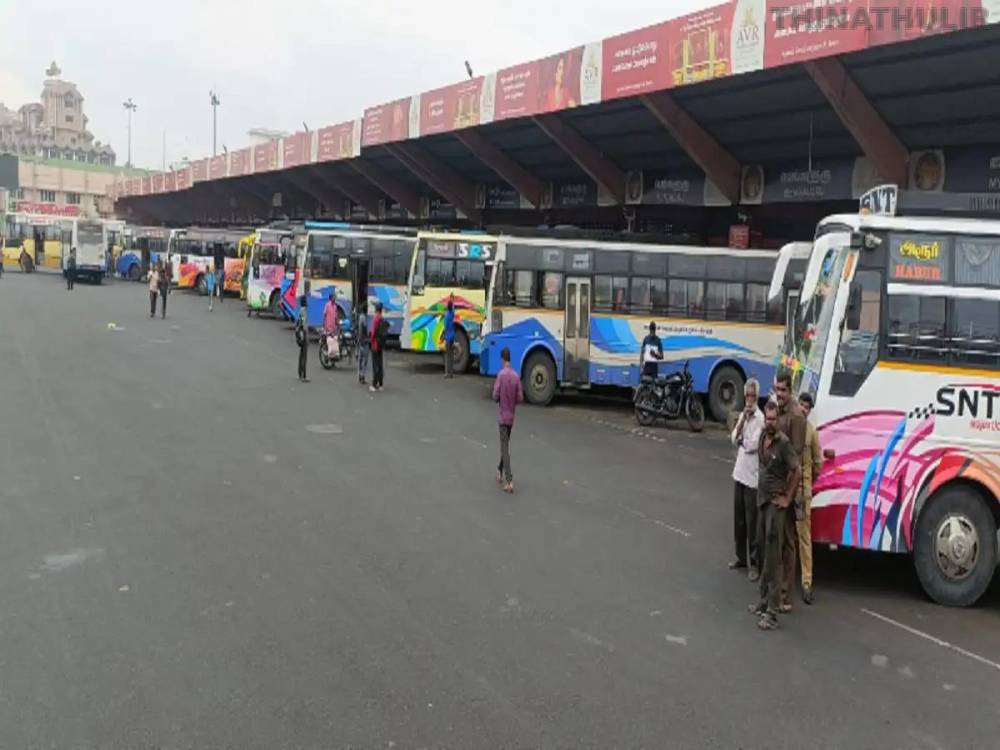 இலவச பஸ் பயண திட்ட விரிவாக்கம்: சேலத்தில் தனியார் பஸ் ஓட்டுநர்கள் போராட்டம்