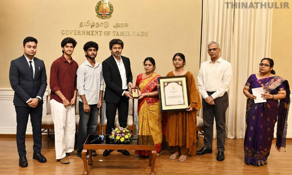 மத்திய அரசின் வீரதீரச் செயலுக்கான விருது: முதல்வர் விஜய் வழங்கினார்