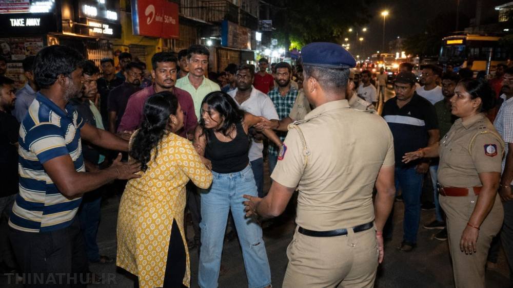 சென்னை: மதுபோதையில் ரகளை செய்த இளம்பெண் மீது பொதுமக்கள் தாக்குதல்