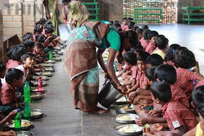 உப்புக்கு பதில் சோப்பு பவுடரா? மதிய உணவு சாப்பிட்ட 40-க்கும் மேற்பட்ட மாணவர்களுக்கு உடல்நலக்குறைவு