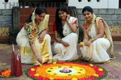 கேரளம் மாநிலத்தில் களைகட்டிய ஓணம் பண்டிகை... அத்தப்பூ கோலமிட்டு மகாபலியை வரவேற்ற மக்கள்