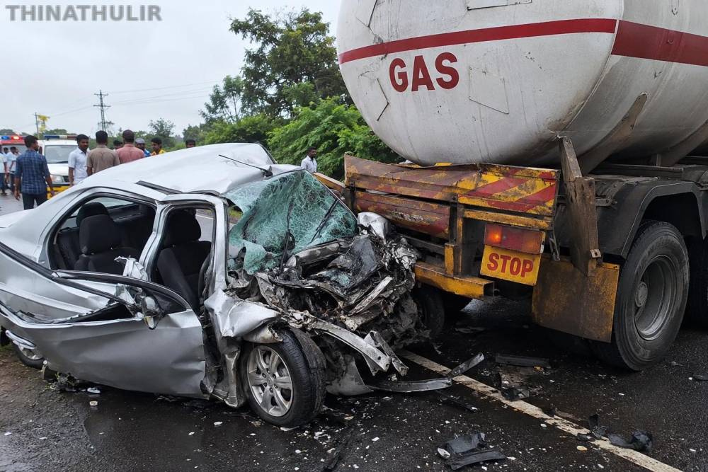 திருப்பூர் அருகே கோர விபத்து: டேங்கர் லாரி மீது கார் மோதி 3 பேர் பலி