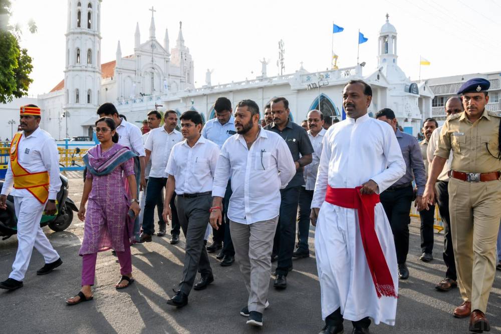 பனிமய மாதா பேராலயத் திருவிழா முன்னேற்பாடுகள் தீவிரம்: அமைச்சர் ஸ்ரீநாத் நேரில் ஆய்வு