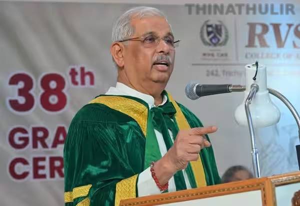 ஒருவர் பெறும் கல்வி நாட்டின் முன்னேற்றத்திற்கு பயன்பட வேண்டும்: கவர்னர் அர்லேக்கர்