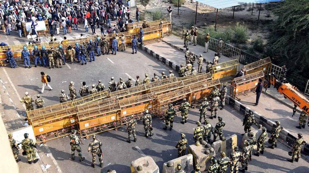 டெல்லியில் போராட்டம் தீவிரம்: பாதுகாப்புக்கு கூடுதலாக சிஆர்பிஎப் படைகள் களமிறக்கம்