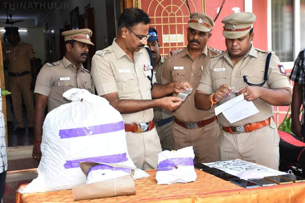 ரெயிலில் 3 கிலோ கஞ்சா கடத்தல்: வடமாநில வாலிபர் கைது