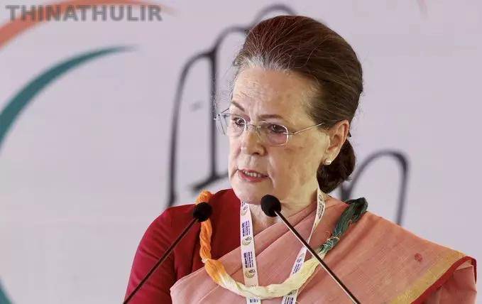 மோடி அரசு மாணவர்களை தேசத்தின் எதிரிகள் போல நடத்துகிறது - சோனியா காந்தி குற்றச்சாட்டு
