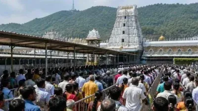 திருப்பதி கோவிலில் ஒரே நாளில் 90 ஆயிரம் பக்தர்கள் சாமி தரிசனம்...