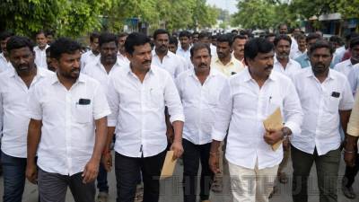 சி.வி.சண்முகம் ஆதரவாளர்கள் 500-க்கும் மேற்பட்டோர் அதிமுகவில் இருந்து விலக முடிவு