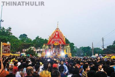 தேரை உரசிய உயர் மின் கம்பி: ரத யாத்திரையில் மின்சாரம் தாக்கி 2 மாணவர்கள் உயிரிழப்பு