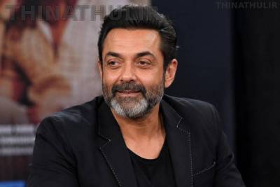 என்னுடன் நடித்தவர்கள் அரசியலில் வெற்றி பெறுகிறார்கள்: நடிகர் பாபி தியோல் நகைச்சுவை கருத்து