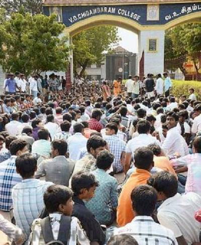 தலைப்பு: டெல்லி சம்பவத்துக்கு எதிர்ப்பு: மன்னார்குடியில் வகுப்புகளை புறக்கணித்து கல்லூரி மாணவர்கள் ஆர்ப்பாட்டம்