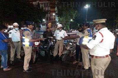 திருப்பத்தூரில் இரவு நேரத்தில் போலீசார் தீவிர ரோந்து: சட்டம்-ஒழுங்கை உறுதி செய்ய அதிரடி நடவடிக்கை