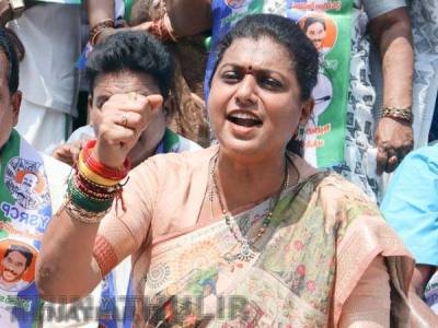 ஆசிரியர் தேர்வு வினாத்தாள் கசிவு: கல்வி மந்திரி லோகேஷ் பதவி விலக வேண்டும் - ரோஜா கோரிக்கை