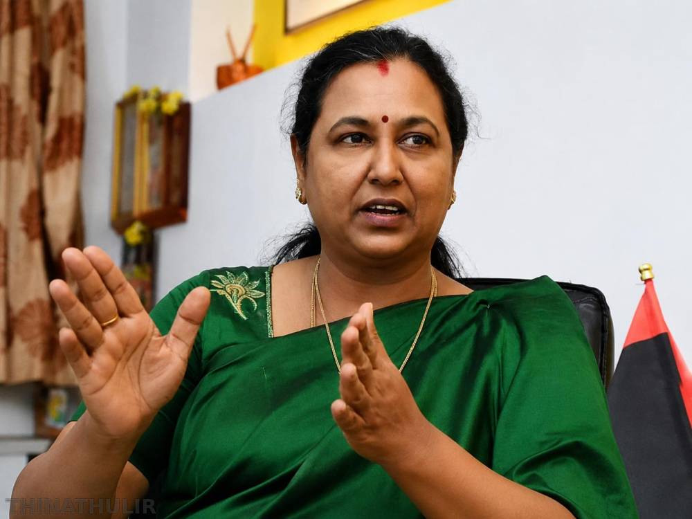 அத்தியாவசியப் பொருட்களின் விலை உயர்வை கட்டுப்படுத்த வேண்டும்: பிரேமலதா விஜயகாந்த்