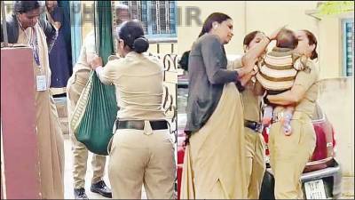 போலீஸ் தேர்வு எழுதிய தாய்... 8 மாத குழந்தையை தொட்டிலில் போட்டு தாலாட்டிய பெண் போலீசார்