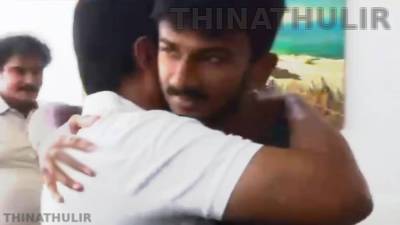 கைதுக்கு முன் மகன் இன்பநிதியை அணைத்த உதயநிதி ஸ்டாலின்; வைரலாகும் காட்சி
