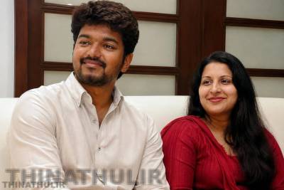 விவாகரத்து வழக்கு: நீதிமன்றத்தில் ஆஜராகாத முதல்-அமைச்சர் விஜய்... மதியம் வரை விசாரணை ஒத்திவைப்பு
