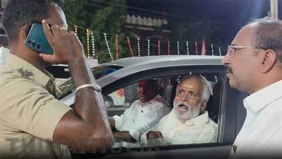 கோவிலுக்கு வந்த சேகர்பாபு வாகனம் தடுத்து நிறுத்தம்... திருத்தணியில் பரபரப்பை ஏற்படுத்திய சம்பவம்