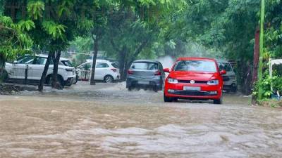 கேரளாவில் தொடரும் கனமழை: 7 மாவட்டங்களுக்கு ஆரஞ்சு எச்சரிக்கை; பள்ளி, கல்லூரிகளுக்கு விடுமுறை