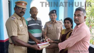 ரெயிலில் தவறவிட்ட 6.5 சவரன் தங்க நகைகள் மீட்பு: உரிமையாளரிடம் ஒப்படைத்த போலீசார்