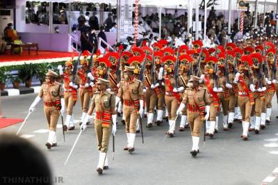சுதந்திர தின விழா ஏற்பாடுகள் தீவிரம்: சென்னை கோட்டை முன்பு போலீசார் அணிவகுப்பு ஒத்திகை