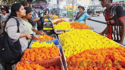 ஓணம் பண்டிகை: கேரளத்தில் பூக்கள் விலை கிடு கிடு உயர்வு