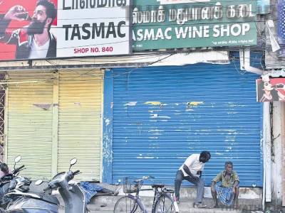 நெல்லையில் முடங்கிய டாஸ்மாக் கடைகள்; மேலாளர் அலுவலகத்தை முற்றுகையிட்டு ஊழியர்கள் போராட்டம்