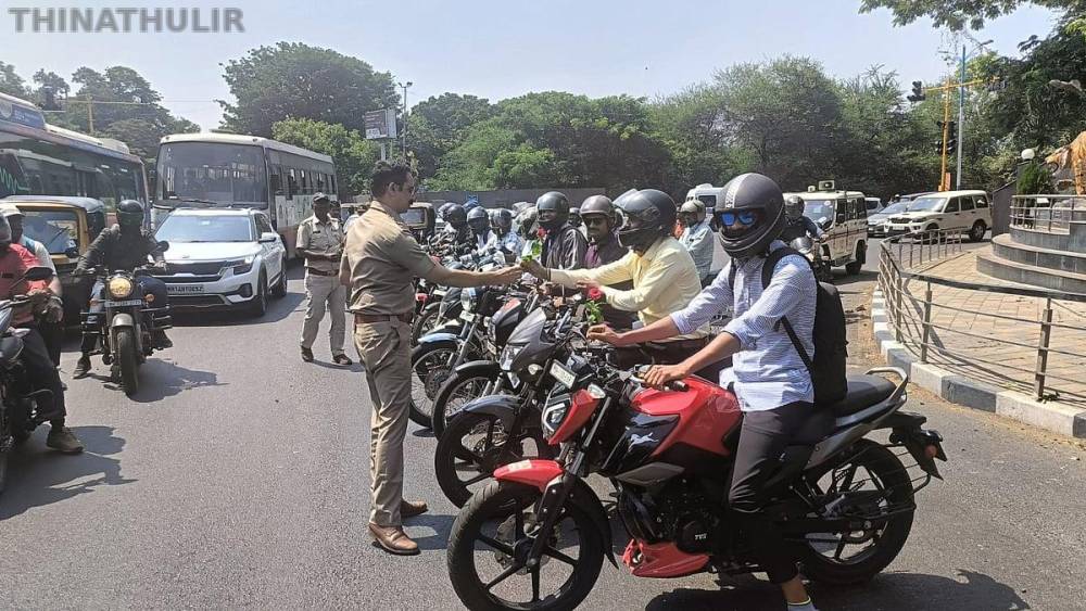 மராட்டியத்தில் ஹெல்மெட் அணியாத 58 போலீசாருக்கு அபராதம்