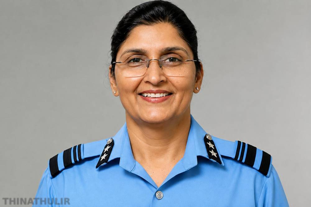 இந்திய விமானப்படையின் முதல் பெண் அதிகாரியாக சக்தி ஷர்மா புதிய சாதனை